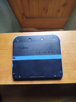 URGE,Nintendo 2DS Negra con Cargador y Funda