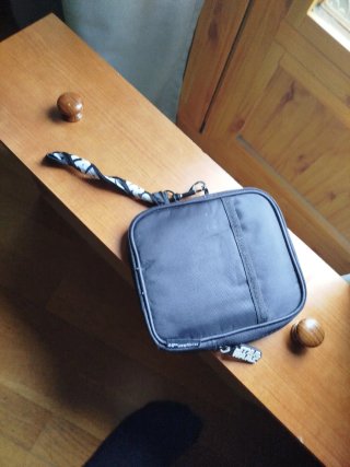URGE,Nintendo 2DS Negra con Cargador y Funda