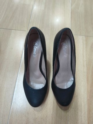Zapatos de tacón negros Clara's