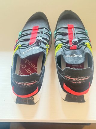 Zapatillas Desigual Negras y Rojas