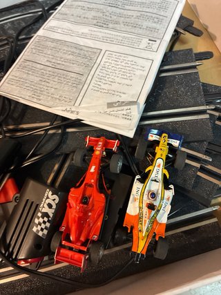 Scalextric Compact Coches F1 Renault y Ferrari