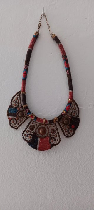 Collar artesanal multicolor
