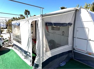 Cerramiento Leiwand para caravana