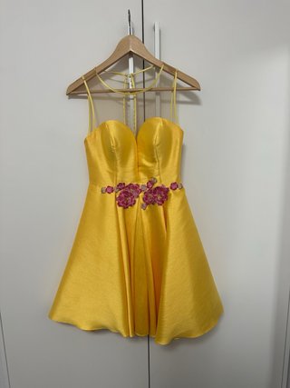 Vestido amarillo de Silvia navarro
