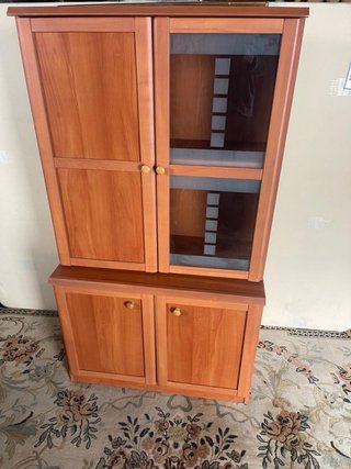 Vitrina de Madera con Puertas de Cristal