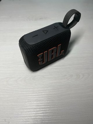 Altavoz JBL Go 4 Negro y Naranja