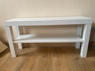 Mesa de salón blanca