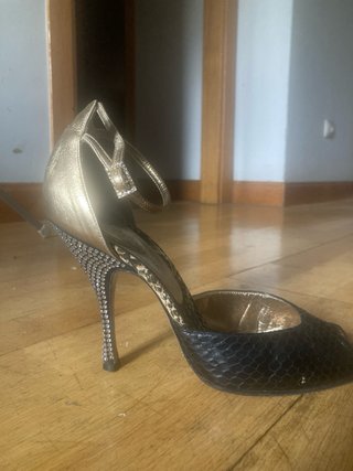 Zapatos tacón Dolce&Gabbana negros y dorados