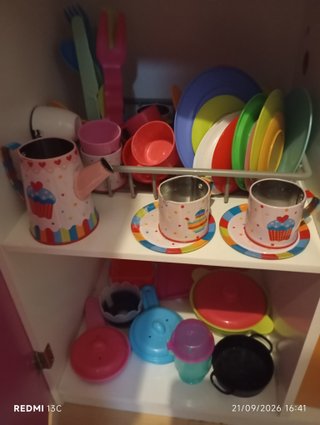 Cocinita de juguete con accesorios