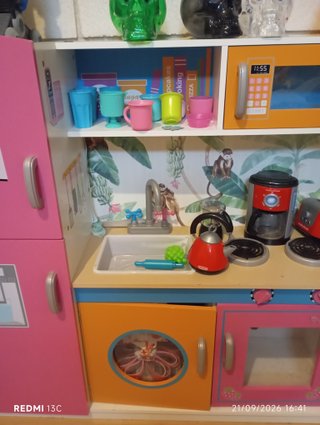 Cocinita de juguete con accesorios