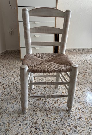 Silla flamenca de madera y yute