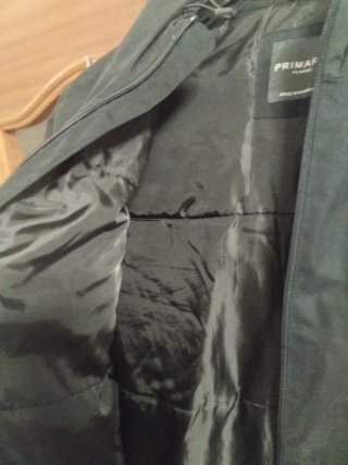 Chaquetón Negro con Capucha