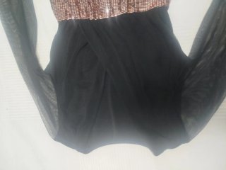 Vestido fiesta lentejuelas negro y dorado rosado