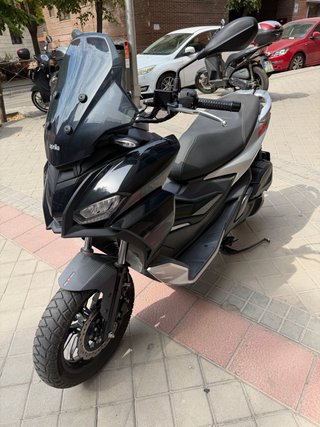 Aprilia SR GT 125 del año 2023, con solo 5.000km