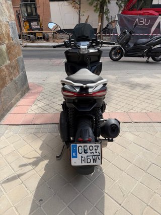 Aprilia SR GT 125 del año 2023, con solo 5.000km