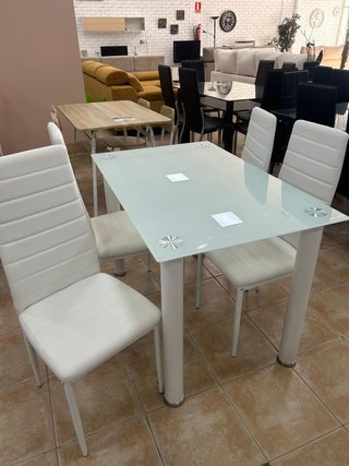 Mesa con 4 sillas para comedor / cocina ¡NUEVA!