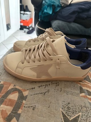 Sneakers beige con stella blu