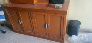 Mueble de Madera con 4 Puertas