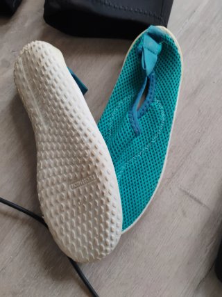 Set de 2 Trajes de Neopreno y Escarpines Niño