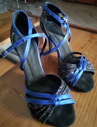 Zapatos de baile latino negros y azules