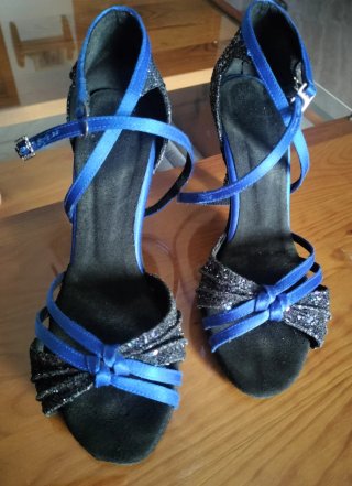 Zapatos de baile latino negros y azules