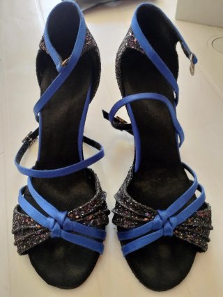 Zapatos de baile latino negros y azules