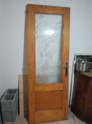 Puerta de Madera con Cristal Tallado