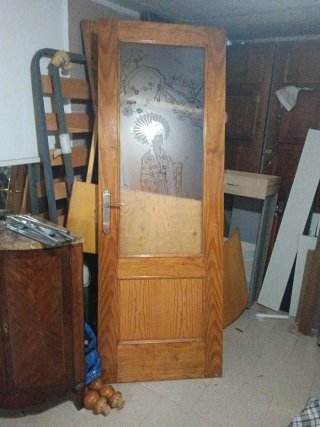 Puerta de Madera con Cristal Tallado