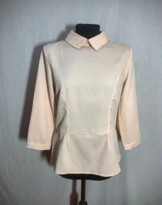 Blusa Beige con Cuello de Cisne