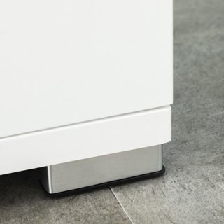 Mueble de baño blanco de aglomerado con 2 armarios