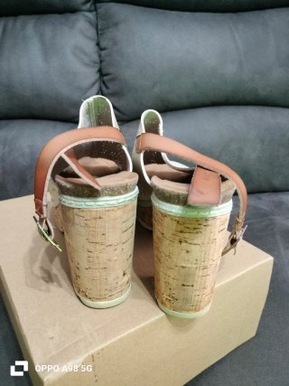 Sandalias blancas de cuña para mujer
