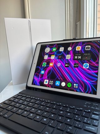 iPad 8ª Gen 32GB Plata + Teclado + Funda