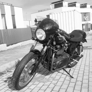 Triumph Bonneville Negra