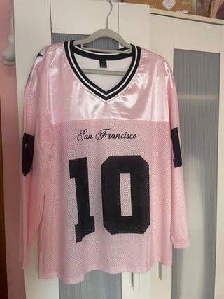 Camiseta SHEIN rosa San Francisco es amplia