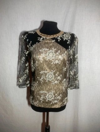 Blusa de ceremonia con transparencias