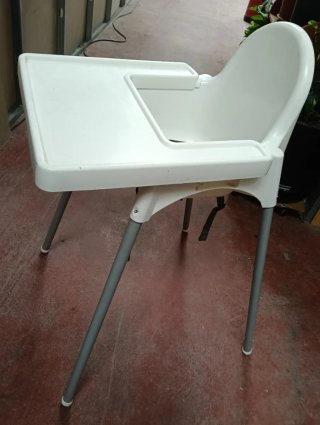Trona de bebé blanca