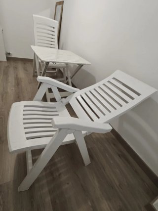 Conjunto mesa y 2 sillas jardín resina