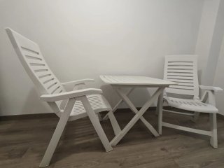 Conjunto mesa y 2 sillas jardín resina