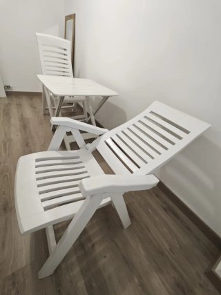 Conjunto mesa y 2 sillas jardín resina