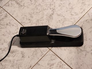 Tastiera Yamaha PSR-E363 con Supporto e Pedale