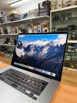 MacBook Pro 16” 2019 i7 16GB RAM 500GB SSD