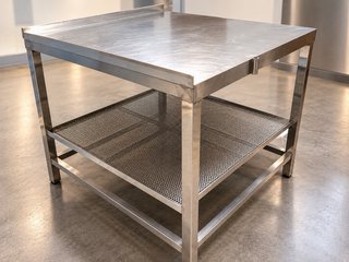 Mesa de Trabajo de Acero Inoxidable con Estante