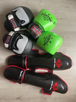 Pack Muay Thai: Guantes, Pads y Espinilleras