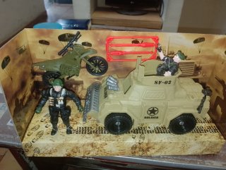 Conjunto militar blindado y moto