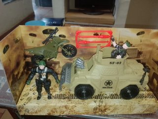 Conjunto militar blindado y moto