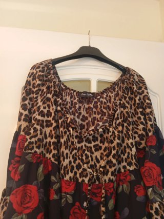 Oferta Blusón o vestido corto en leopardo y flores
