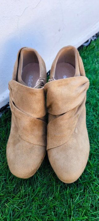 Zapatos de Tacón Cerrados Camel Talla 39,muy poco