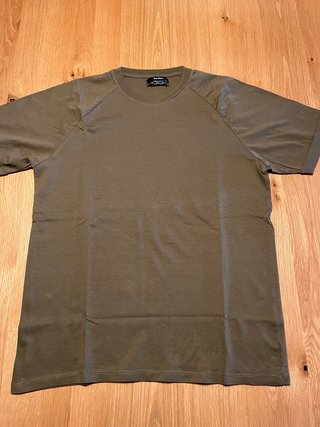 Camiseta Bershka Verde Oliva Talla L