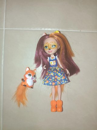 Muñeca Enchantimals con zorro