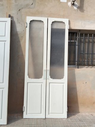 Puertas antiguas de madera y cristal